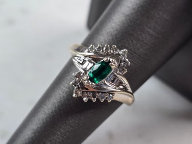 Womens Vintage Estate 10K White Gold Emerald & Diamond Ring