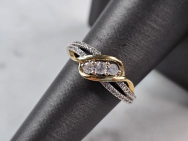 Womens Vintage Estate 10K Yellow & White Gold Diamond Ring