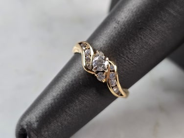 Womens Vintage Estate 14k Gold Artcarved Diamond Ring