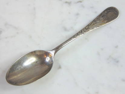 Vintage Antique Sterling Silver Spoon by T.L Combs & Co: A VINTAGE ANTIQUE STERLING SILVER SPOON BY T.L. COMBS & CO. THE SPOON MEASURES 5 1/4" LONG, AND WEIGHS 15g. ANY QUESTIONS PLEASE DO NOT HESITATE TO ASK. BE SURE TO CHECK OUT SOME OF OUR OTHER GREAT IT