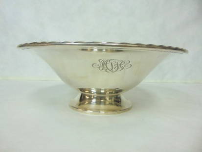 VINTAGE ANTIQUE STERLING SILVER TOWLE COMPOTE BOWL: A LOVELY VINTAGE ANTIQUE STERLING SILVER COMPOTE BOWL THAT WAS MADE BY TOWLE. THE BOWL WEIGHS 1008g, AND MEASURES 4 3/4" TALL BY 13" IN DIAMETER. CONDITION IS GOOD, BUT IT DOES HAVE SOME IMPERFECTIONS