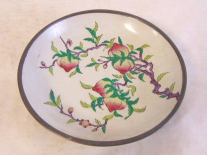 DECORATIVE VINTAGE HAND PAINTED JAPANESE BOWL: A DECORATIVE VINTAGE HAND PAINTED JAPANESE PORCELAIN BOWL WITH A PEWTER SHELL. THE BOWL MEASURES 8" IN DIAMETER BY 1 3/4" TALL. CONDITION LOOKS VERY GOOD. NO CHIPS OR CRACKS. OVERALL MAKES A NICE LITT