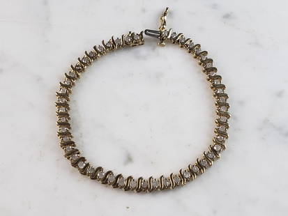 Womens Vintage Estate 10K Gold Diamond Tennis Bracelet: A WOMENS VINTAGE ESTATE 10K WOMENS TENNIS BRACELET WITH ABOUT 1.41cts OF DIAMONDS. THE BRACELET MEASURES 7" LONG BY 3/16" WIDE. BRACELET WEIGHS 7.2g. WOULD MAKE A GREAT GIFT FOR THAT SPECIAL SOMEONE.