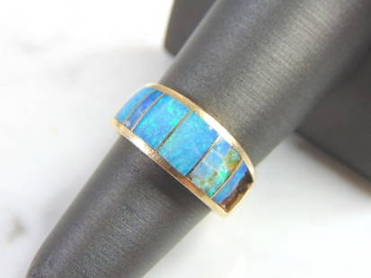 Womens Vintage Estate 14k Yellow Gold Opal Ring: FOR SALE IS THIS UNIQUE VINTAGE 14K GOLD WOMEN'S GOLD RING WITH OPAL. THE RING IS A SIZE 6.25 AND WEIGHS 7.5g. NOT SURE IF THE STONES ARE REAL OR NOT. AS YOU CAN SEE THE RING IS MISSING A SMALL