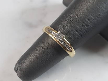 Womens Vintage Estate 10K Yellow Gold Ring Diamond Ring: A WOMEN'S VINTAGE ESTATE 10K YELLOE GOLD DIAMOND RING WITH ABOUT .21cts OF DIAMONDS. THE RING IS A SIZE 4.75, AND WEIGHS 2.8g. RING IS MARKED 10K. THIS IS A BEAUTIFUL GIFT FOR THAT SOMEONE