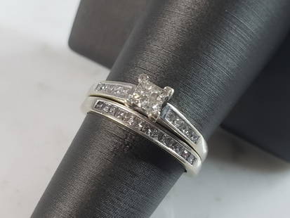 Womens Vintage Estate 14K White Gold Diamond Engagement Ring Set: A WOMENS VINTAGE ESTATE 14K WHITE GOLD DIAMOND ENGAGEMENT RING SET. THE RINGS ARE A SIZE 7.0, AND WEIGH 3.7g. THERE ARE ABOUT 0.58cts OF DIAMONDS BETWEEN THE TWO RINGS. RINGS ARE NOT MARKED, BUT