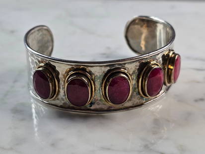Womens Sterling Silver Natural Ruby Cuff Bracelet: A WOMENS VINTAGE ESTATE STERLING SILVER CUFF BRACELET WITH WHAT APPEARS TO BE NATURAL RUBY STONES. BRACELET MEASURES 7 1/2" IN CIRCUMFERENCE BY 7/8" WIDE, AND WEIGHS 46.1g. THIS WOULD MAKE A LOVELY GI