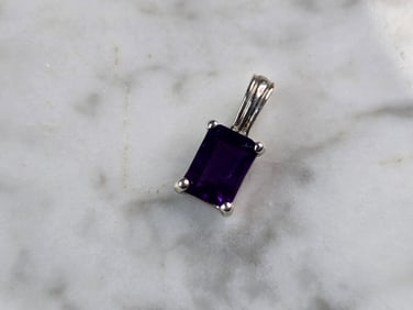 Womens Vintage Estate Sterling Silver Sapphire Pendant