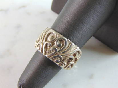 Womens Vintage Estate Sterling Silver Modernist Ring: FOR SALE IS THIS LOVELY WOMENS VINTAGE ESTATE STERLING SILVER MODERNIST RING. THE TOTAL WEIGHT IS 10.9g, AND IS A SIZE 6.75. THIS RING WOULD MAKE A GREAT GIFT FOR SOMEONE SPECIAL. ANY QUESTIONS