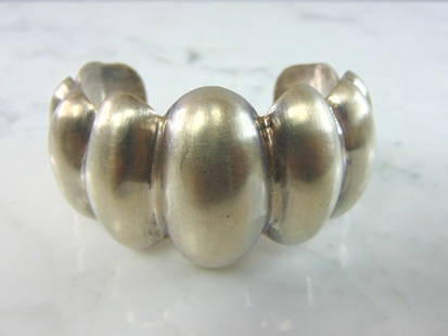 Womens Vintage Sterling Silver Modernist Cuff Bracelet: FOR SALE IS THIS WONDERFUL WOMENS VINTAGE ESTATE STERLING SILVER MODERNIST CUFF BRACELET. THE BRACELET WEIGHS 52.1g AND IS ABOUT 1 1/2" WIDE. THE CIRCUMFERENCE WITH THE GAP IS 5 1/2". ANY