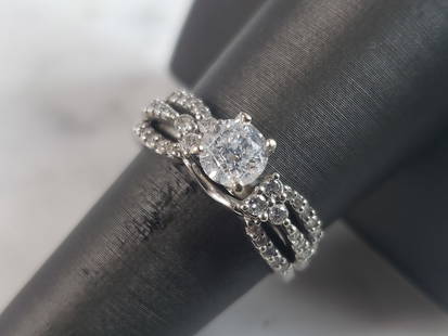 Womens Vintage Estate 14k White Gold Diamond Engagement Ring: A WOMENS 14K WHITE GOLD DIAMOND ENGAGEMENT RING. THE RING WEIGHS 4.9g, AND IS A SIZE 7.75. THERE ARE ABOUT 1.0cts OF DIAMONDS. THE CENTER STONE IS ABOUT .70cts. RING IS MARKED 14k, SDIL". WOULD MAKE A