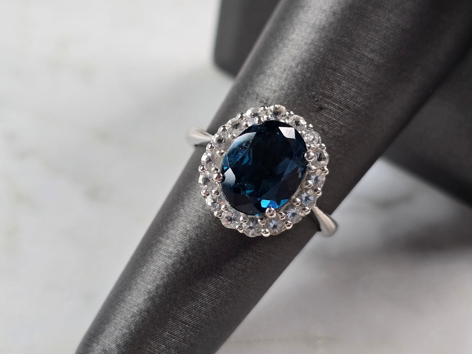 Womens Vintage Estate Sterling Silver Sapphire Colored Stone Ring: A WOMENS VINTAGE ESTATE STERLING SILVER RING WITH A SAPPHIRE COLORED STONE. NOT SURE IF THE STONE IS NATURAL OR MANMADE. THE RING WEIGHS 3.7g. THE SIZE OF THE RING IS A 7.0. THE LENGTH OF THE RING IS 