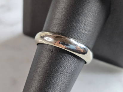 Mens Vintage Estate 14K White Gold Goldman Band Wedding Ring: A MENS VINTAGE ESTATE 14K WHITE GOLD WEDDING RING THAT WAS MADE BY FREDERICK GOLDMAN. THE RING WEIGHS 5.4g AND IS A SIZE 9.25. THE WIDTH OF THE RING MEASURES 3/16". ANY QUESTIONS PLEASE DO NOT HESITAT