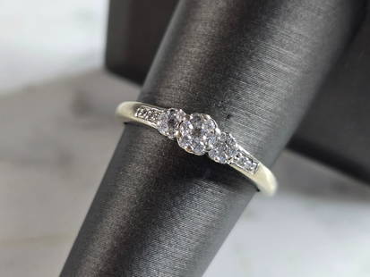 Womens Vintage Estate 10K White Gold Diamond Ring: A WOMENS VINTAGE ESTATE 10K WHITE GOLD DIAMOND RING. THE RING IS A SIZE 8.0 AND WEIGHS 1.8g. THERE ARE ABOUT .19cts OF DIAMONDS IN THIS RING. THE WIDTH OF THE RING IS 3/16". THE RING MAKES A BEAUTIFUL