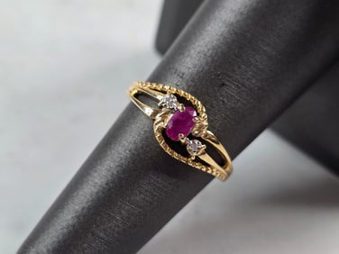 Womens Vintage Estate 10K Yellow Gold Diamond & Ruby Ring