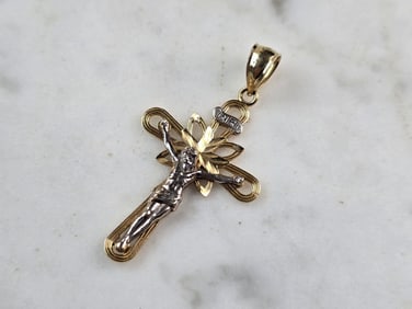 Vintage Estate 14K Yellow Gold Religious Cross Pendant