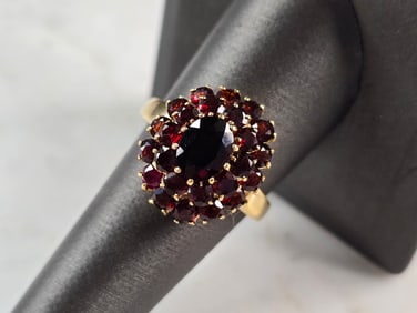 Womens Vintage Estate 14K Yellow Gold Italian Garnet Ring
