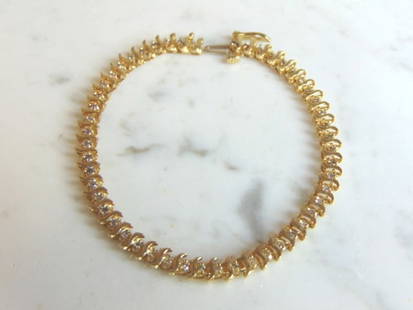 Womens Vintage 14K Gold Tennis Bracelet w/ Diamonds: A LOVELY VINTAGE ESTATE 14K YELLOW GOLD TENNIS BRACELET WITH ABOUT 1.5cts OF DIAMONDS. THE BRACELET WEIGHS 9.2g AND MEASURES 7 1/4" LONG FROM THE CLASP, BY 1/8" WIDE. WOULD MAKE A GREAT GIFT FOR THAT