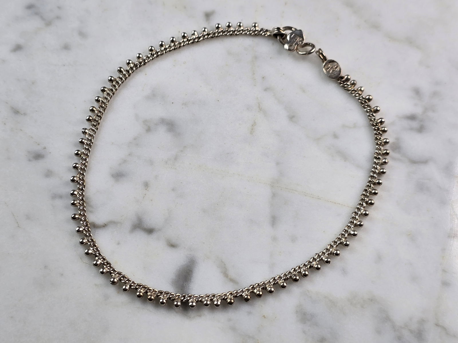 Womens Vintage Estate Sterling Silver Modernist Anklet: A LOVELY WOMENS VINTAGE ESTATE STERLING SILVER ANKLET. ANKLET MEASURES 10 1/2" LONG BY 1/8" WIDE AND WEIGHS 8.8g. THIS WOULD MAKE A LOVELY GIFT FOR THAT SOMEONE SPECIAL. ANY QUESTIONS, PLEASE DON'T HE