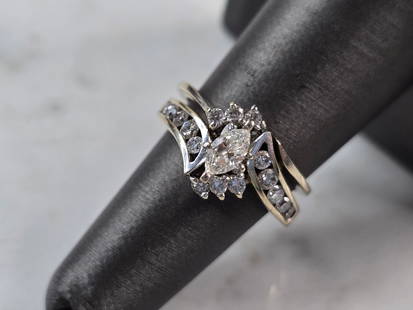 Womens Vintage Estate 14K White Gold Diamond Engagement Ring Set: A WOMENS VINTAGE ESTATE 14K WHITE GOLD DIAMOND ENGAGEMENT RING SET. THE RING IS A SIZE 6.25, AND WEIGHS 6.5g. THE CENTER DIAMOND IS ABOUT 0.40cts, WITH ABOUT 0.68cts OF DIAMONDS. THE WIDTH OF THE TWO