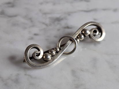 Womens Vintage Estate Sterling Silver Modernist Brooch: A WOMENS VINTAGE ESTATE STERLING SILVER DESIGNER BROOCH WITH MODERN DESIGN. THE BROOCH MEASURES 2" LONG BY 1/2" WIDE AND WEIGHS 7.2g. ANY QUESTIONS, PLEASE ASK. BE SURE TO CHECK OUT SOME OF MY OTHER G