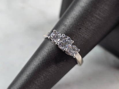 Womens Vintage Estate 14K White Gold Platinum Diamond Ring Magic Glo: A WOMENS VINTAGE ESTATE 14K GOLD DIAMOND RING WITH PLATINUM MADE BY MAGIC-GLO. THE RING IS A SIZE 6.25 AND WEIGHS 3.5g. THERE ARE ABOUT .65cts OF DIAMONDS. THE WIDTH OF THE RING IS ABOUT 1/4". RING MA