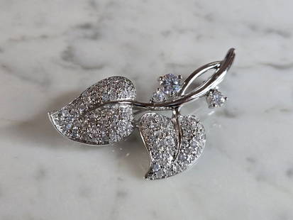 Womens Vintage Estate Sterling Silver Flower Brooch: A WOMENS VINTAGE ESTATE STERLING SILVER FLOWER BROOCH. THE TOTAL WEIGHT OF THE BROOCH IS 8.2g. THE BROOCH MEASURES 2" LONG BY 1 1/4" WIDE. MAKES A GREAT GIFT FOR THAT SPECIAL SOMEONE. ANY QUESTIONS, P
