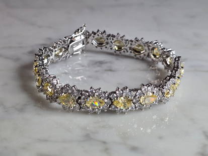 Womens Estate Sterling Silver Modernist Bracelet: A WOMENS ESTATE STERLING SILVER BRACELET. BRACELET MEASURES 7 1/4" LONG BY 3/8" WIDE, AND WEIGHS 30.1g. WOULD MAKE A LOVELY GIFT FOR THAT SOMEONE SPECIAL. ANY QUESTIONS, PLEASE DON'T HESITATE TO ASK.