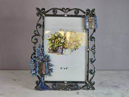 COLLECTIBLE JUDAICA JEWISH ENAMELED TORAH PICTURE FRAME: A decorative Judaica or Jewish enameled Torah picture frame. Frame measures 7 1/4" tall by 5 3/4" wide. Fits a 4" by 6" picture. Shipping and handling is $16 within the Continental U.S. All other stat