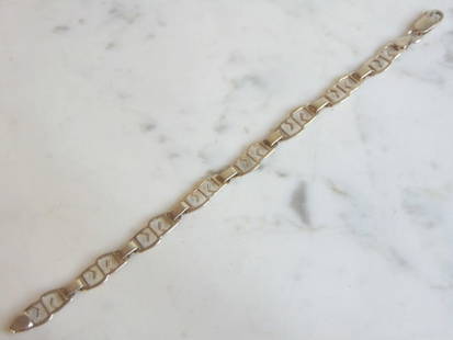 Womens Vintage Estate Sterling Silver Bracelet: FOR SALE IS A LOVELY VINTAGE ESTATE .925 STERLING SILVER BRACELET. BRACELET MEASURES 7" LONG BY 1/4" WIDE AND WEIGHS 7.1g. THIS WOULD MAKE A LOVELY GIFT FOR THAT SOMEONE SPECIAL. ANY QUESTIONS, PLEASE