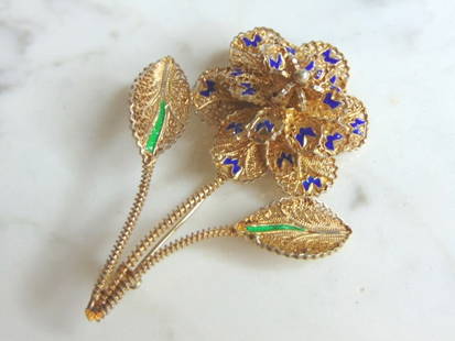 Womens Vintage Estate Sterling Silver Flower Brooch: FOR SALE IS A LOVELY FINE .925 STERLING SILVER FLOWER BROOCH. THE BROOCH MEASURES 2 1/2" LONG BY 1 7/8" WIDE, AND WEIGHS 12.1g. ANY OTHER QUESTIONS, PLEASE DON'T HESITATE TO ASK. MAKES AN ATTRACTIVE G