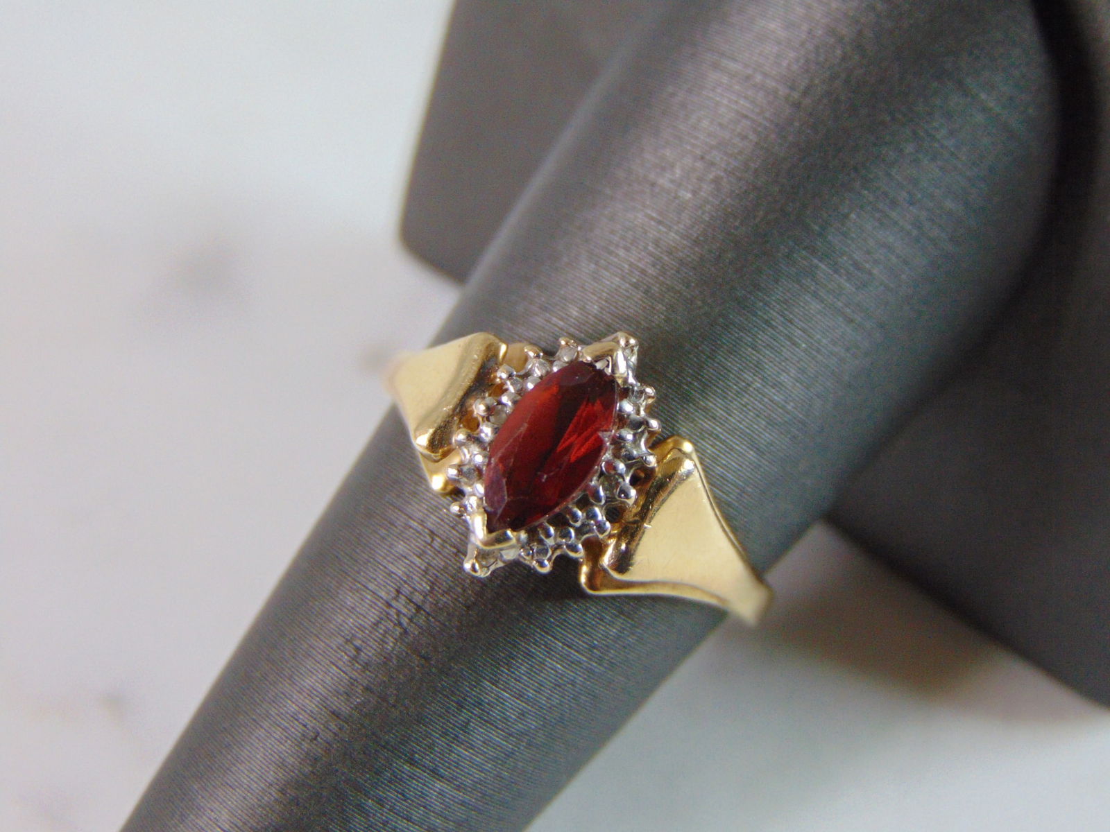 Womens Vintage Estate 14K Yellow Gold Diamond & Garnet Ring (1 of 5)