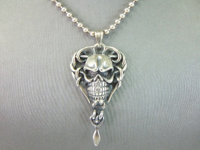 Mens Vintage Estate Sterling Silver Skull Necklace (1 of 3)