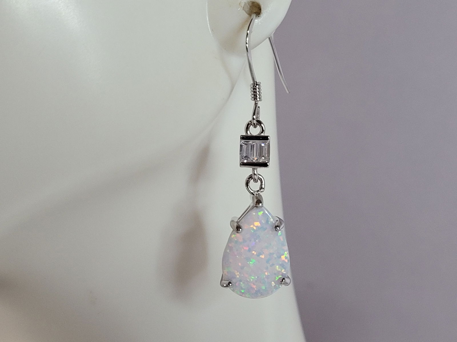 Womens Sterling Silver Modernist Opal Earrings: A PAIR OF WOMENS STERLING SILVER MODERNIST OPAL COLORED EARRINGS THAT WEIGH 3.3g AND MEASURES 1 1/2" LONG BY 3/8" WIDE. NOT SURE IF STONES ARE REAL OR MAN MADE. ANY QUESTIONS, PLEASE DO NOT HESITATE T