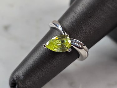 Womens Vintage Estate Sterling Silver Modernist Peridot Ring
