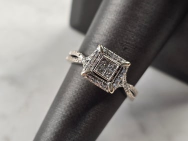 Womens Vintage Estate 10K White Gold Diamond Ring