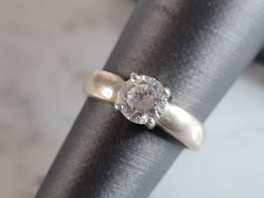 Womens Vintage Estate Sterling Silver CZ Ring