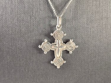 Womens Vintage Estate Sterling Silver Religious Cross Necklace