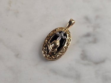 Womens Vintage Estate 10K Gold Onyx Diamond Praying Hands Pendant