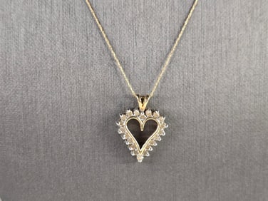 Womens Vintage Estate 10k Gold Necklace w/ Diamond Heart Pendant