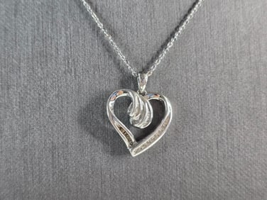 Womens Vintage Estate Sterling Silver Diamond Heart Pendant Necklace
