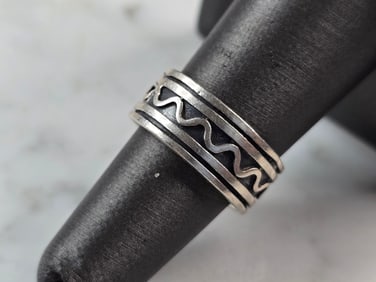 Womens Vintage Estate Sterling Silver Celtic Wave Ring