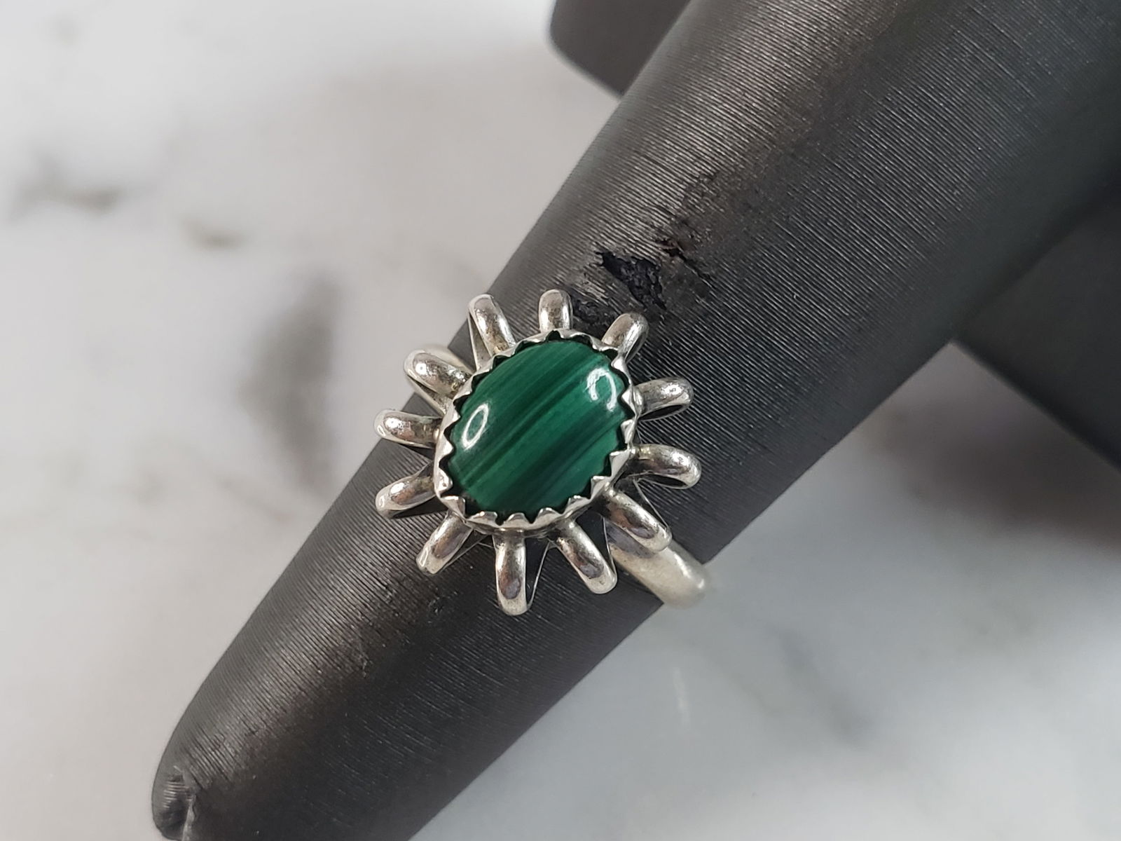 Womens Vintage Estate Sterling Silver Southwestern Nezzie Malachite Ring: A WOMENS STERLING SILVER SOUTHWESTERN MALACHITE RING. THE SIZE OF THE RING IS A 5.0 AND WEIGHS 3.1g. THE WIDTH OF THE RING IS 1/2". RING IS BELIEVED TO BE MADE BY LEANDER NEZZIE. ANY QUESTIONS, PLEASE