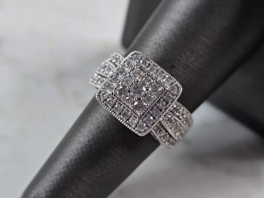 Womens Vintage Estate 10K White Gold Diamond Ring