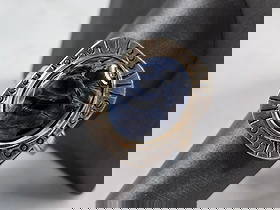 Womens Vintage Estate Sterling Silver Modernist Sodalite Ring: A WOMENS VINTAGE ESTATE STERLING SILVER MODERNIST RING WITH WHAT APPEARS TO BE A SODALITE STONE. RING WEIGHS 7.5g AND IS A SIZE 9.0. THE LENGTH OF THE RING IS 7/8". THIS WOULD MAKE A NICE GIFT FOR THA