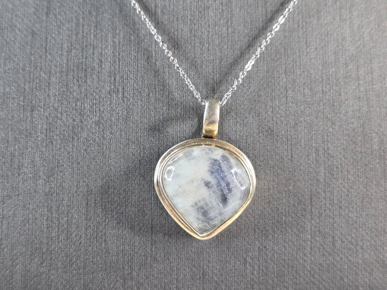 Womens Estate Sterling Silver Moonstone Pendant Necklace: A WOMENS VINTAGE ESTATE STERLING SILVER NECKLACE WITH WHAT APPEARS TO BE A MOONSTONE PENDANT. TOGETHEY THEY WEIGH 10.2g. NECKLACE MEASURES 18" LONG. PENDANT MEASURES 1 1/4" BY 3/4". THIS WOULD MAKE A