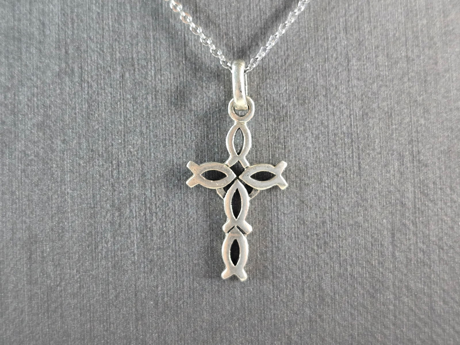 Womens Vintage Estate Sterling Silver Cross Pendant Necklace (1 of 4)