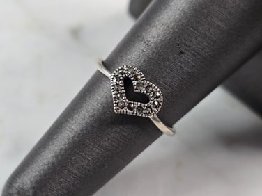 Womens Vintage Estate Sterling Silver Heart Ring