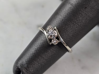 Womens Vintage Estate 10K White Gold Diamond Ring