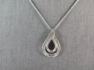 Womens Vintage Sterling Silver Diamond Tear Drop Pendant Necklace